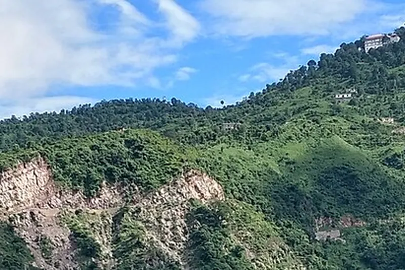 Area photo near Solan hills (location on request), not the project (Solan Himachal Pradesh Wikivoyage Banner by Shyamal L., CC BY-SA 3.0, via Wikimedia Commons)